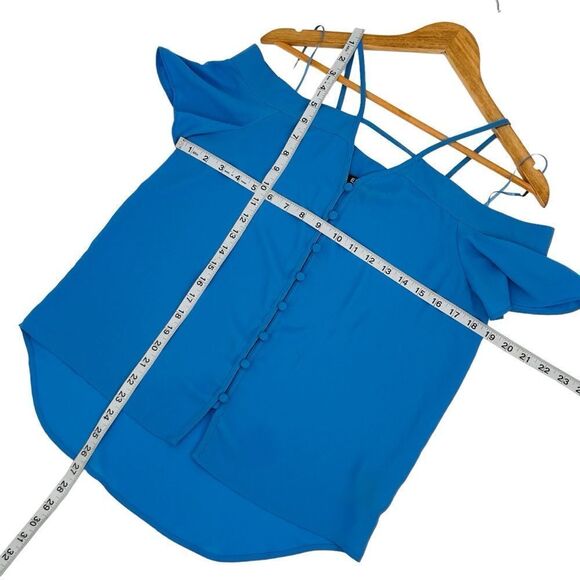 Express periwinkle blue cold shoulder button front blouse size xsmall - Picture 4 of 7